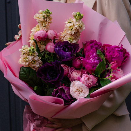 Букет с пионами и анемонами "Цветочный коктейль"