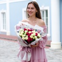 Букет из 15 бело-красных пионовидных роз