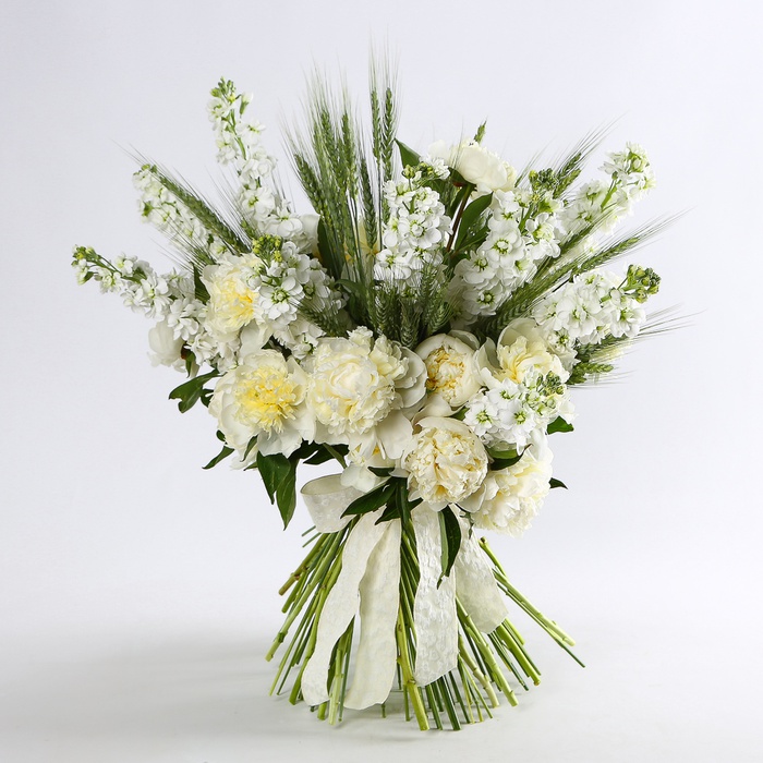 Букет с пионом, маттиолой и пшеницей "Вкус лета"