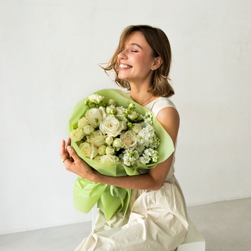 Букет з матіоли та троянди "Хмара радості"