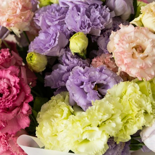 Букет з 13 еустом мікс