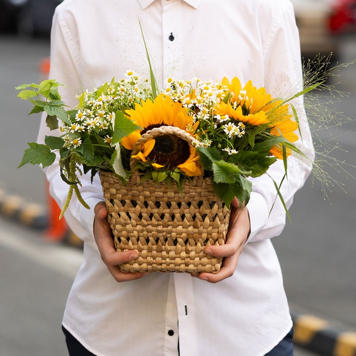 Квіти в кошику "Сонячні обійми"