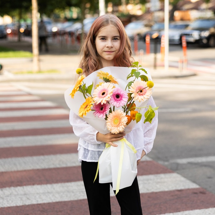 Букет з гербер "Веселковий танок"