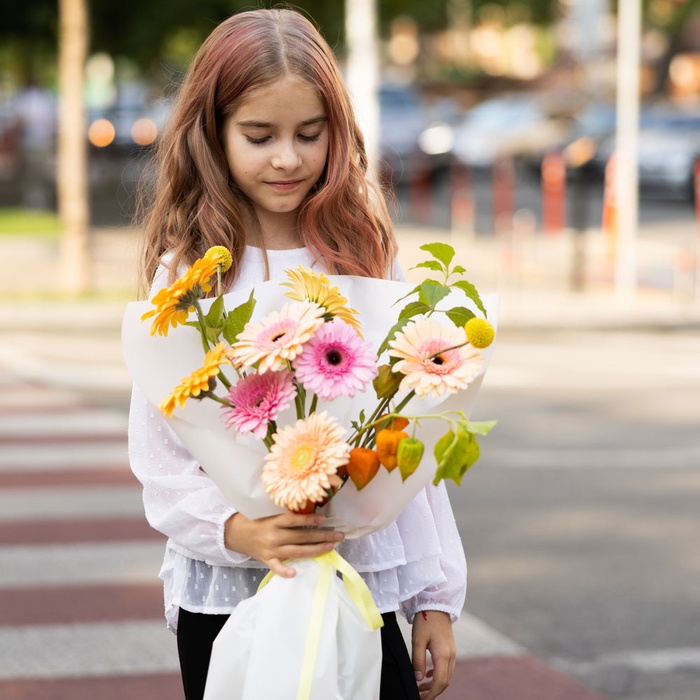 Букет з гербер "Веселковий танок"