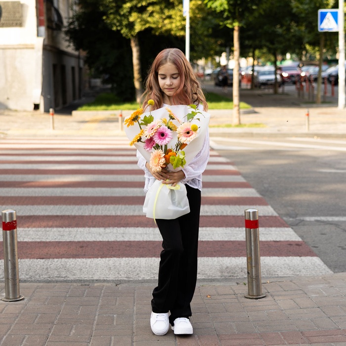 Букет з гербер "Веселковий танок"