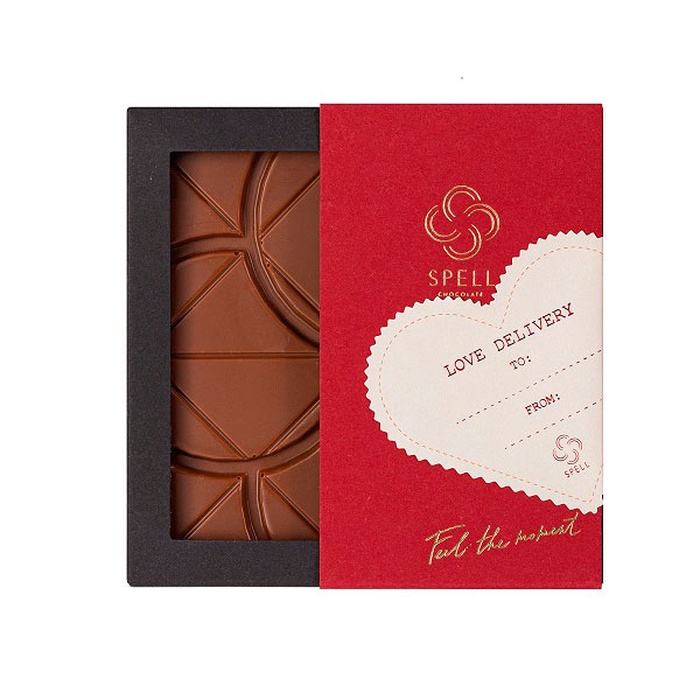 Молочний шоколад з вишневим марципаном від Spell