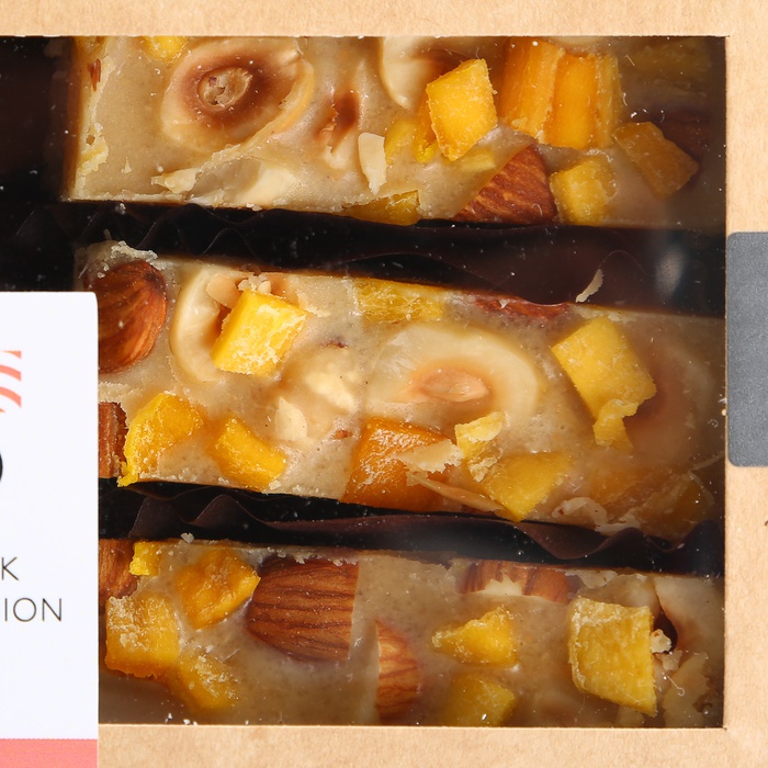 Конфеты с манго и орехами от YARO