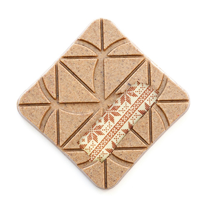 Плитка с вафельной крошкой и солодом от Spell