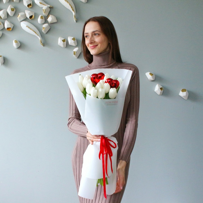 Букет 21 белый тюльпан "С любовью"