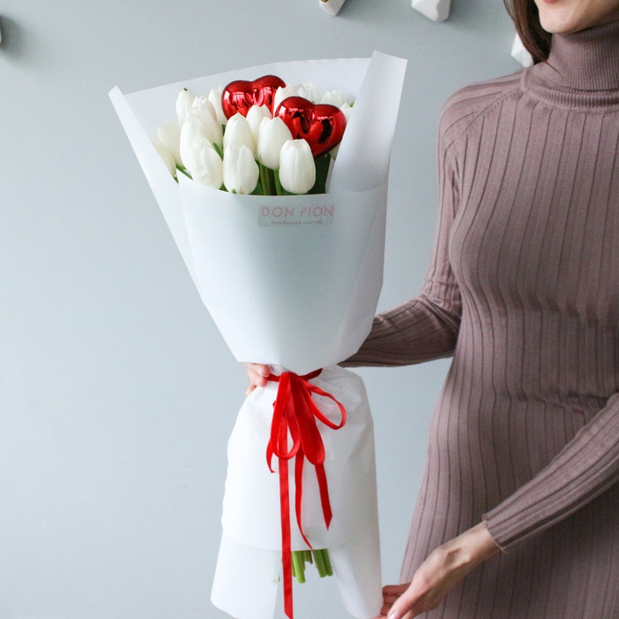 Букет 21 белый тюльпан "С любовью"