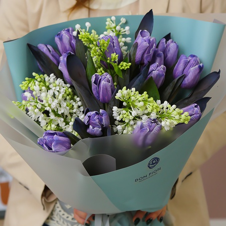 Букет з тюльпана і бузку