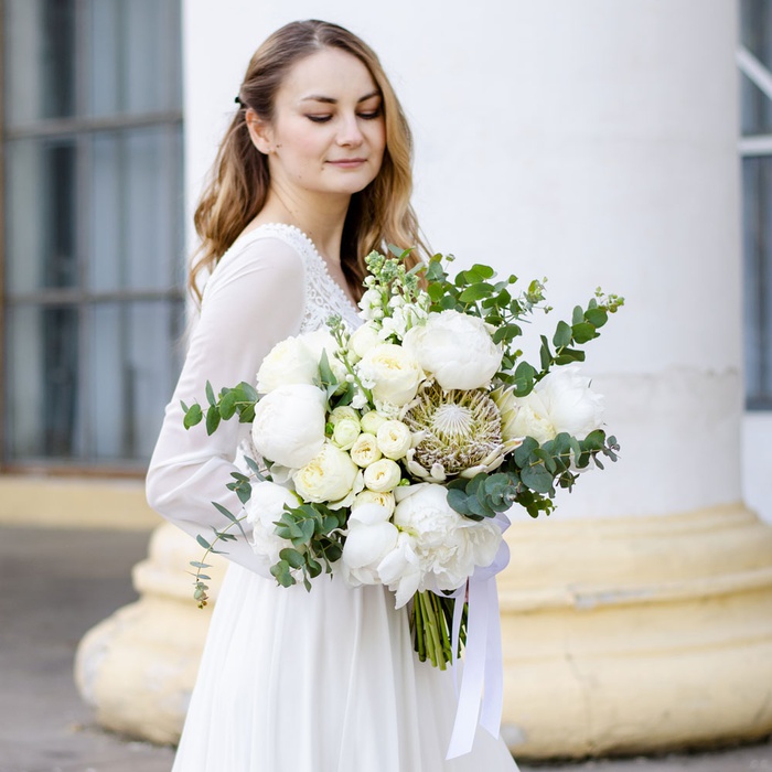 Букет невесты с протеей "Белая симфония"