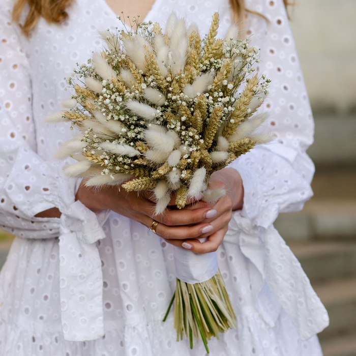 Букет невесты из гипсофилы и пшеницы