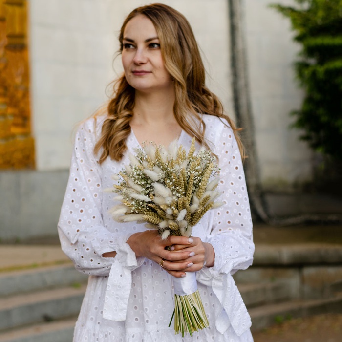 Букет невесты из гипсофилы и пшеницы