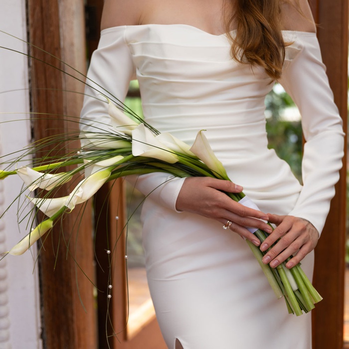 Букет невесты из белой каллы "Линии любви"