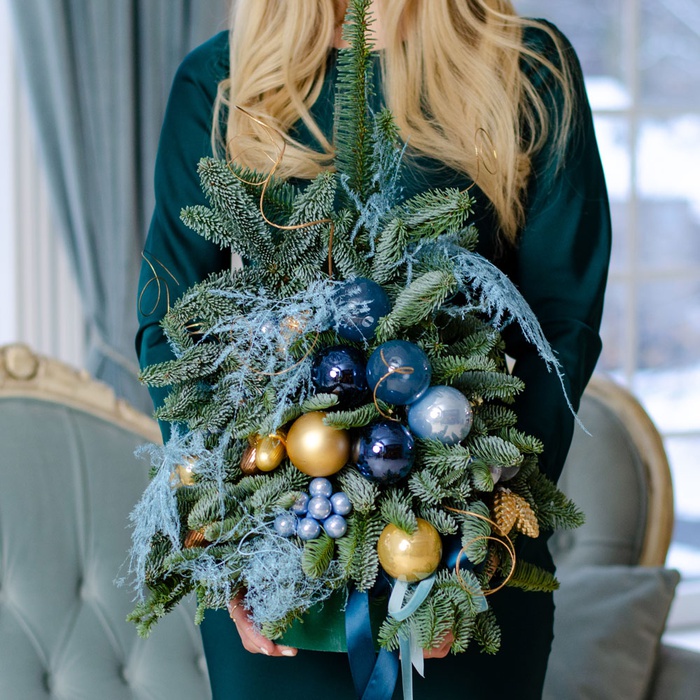 Новогодняя елка "Голубой магический мир"