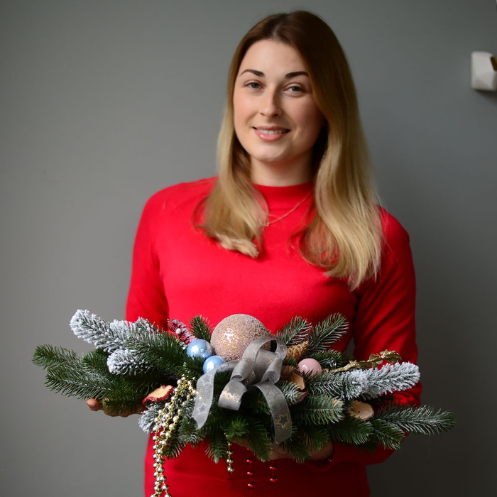Новорічна композиція зі штучної хвої "Прикраса столу"