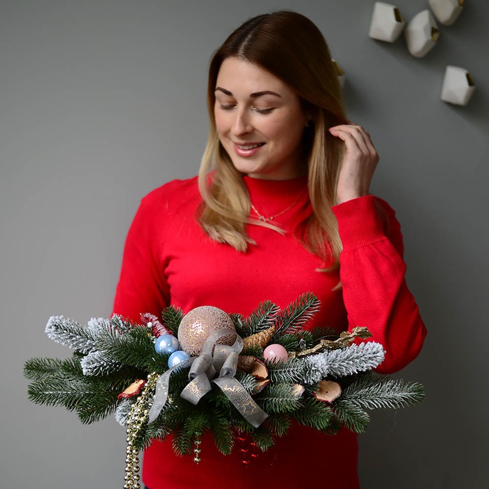 Новорічна композиція зі штучної хвої "Прикраса столу"