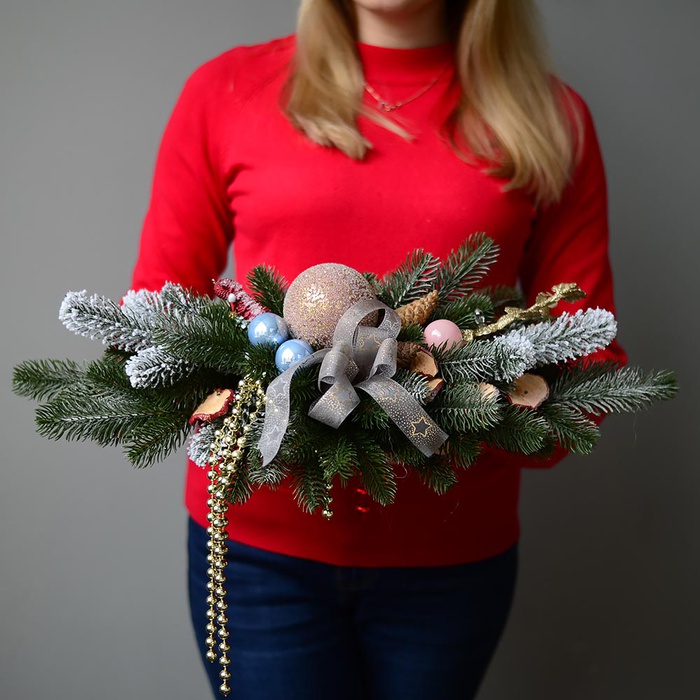 Новорічна композиція зі штучної хвої "Прикраса столу"
