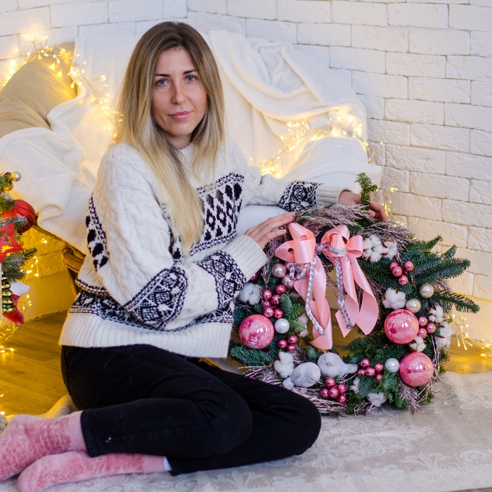 Новогодний венок из хвои "Игривое настроение"