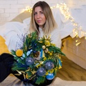 Новогодний венок из хвои "Желто-голубой"