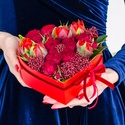 Цветы в коробке "Пламенное сердце"