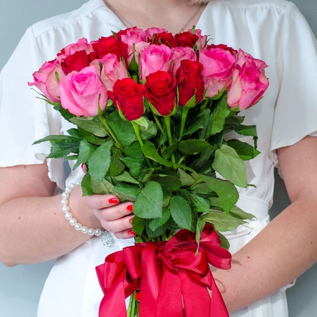 Букет 41 малиново-червона троянда "Смузі"