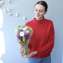 Букет с гиацинтами и фрезией в вазе