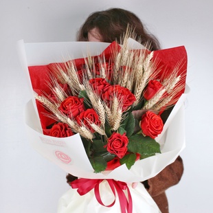 Букет 19 роз Эль Торо с пшеницей