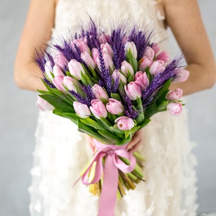 Букет 45 розовых тюльпанов с пшеницей