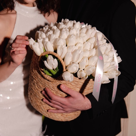 Цветы в корзине "101 белый тюльпан"