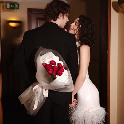 Букет з гортензії та троянд "Романтика контрастів", S