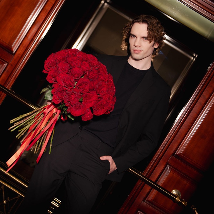 Букет 51 троянда "Хартс"