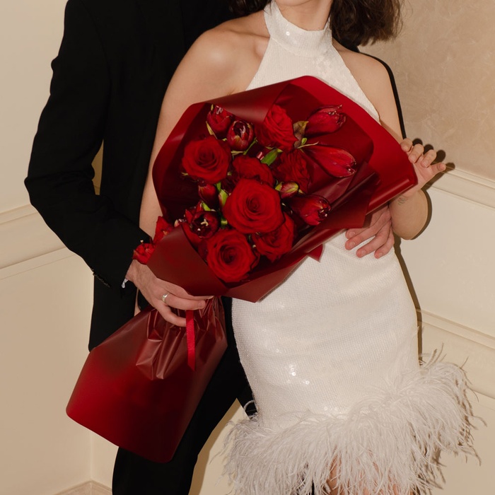 Букет з амариліса та троянди "Тепло серця"