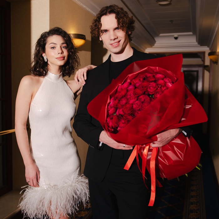 Букет із троянд "Вишневий сорбет", L