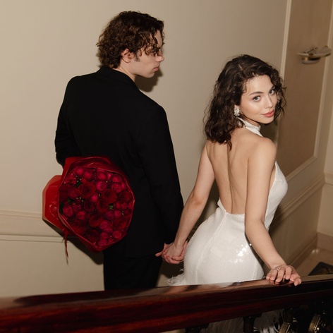 Букет із троянд "Вишневий сорбет", M