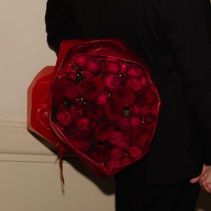 Букет із троянд "Вишневий сорбет", M