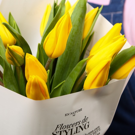 Букет 15 желтых тюльпанов