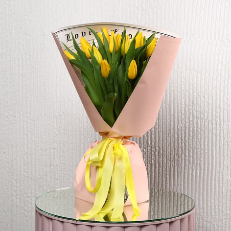 Букет 21 жовтий тюльпан